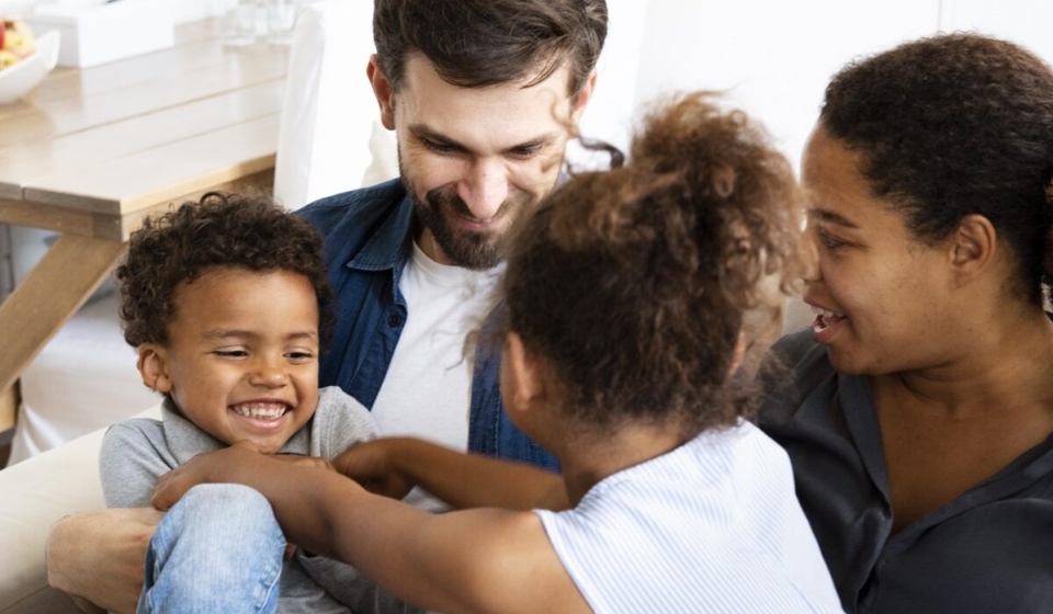 familia-passando-um-tempo-junta-em-casa
